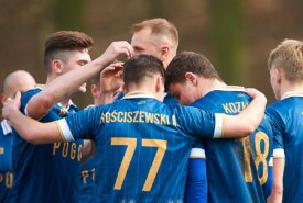 25.3.2023 ChełmnoChełminianka Chełmno 1:5 Pogoń MogilnoIV liga, sezon 2022/2023, 20 kolejkaN/z Adrian Kiełpiński Antoni Krajnyk Norbert Rościszewski Adam KozłowskiFoto: Grzegorz Gebala (www.pogonmogilno.pl)